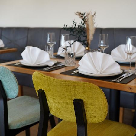 Vorgebirgsblick - Restaurant Biergarten Gaestehaus Bornheim  Bagian luar foto